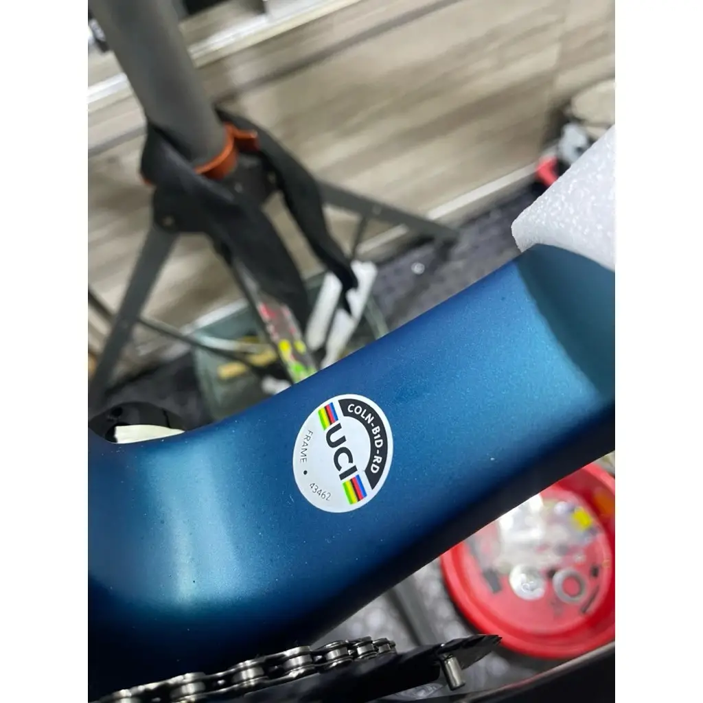 [Flash sale] Colnago V3 Ultegra Di2 Disc Shimano Ultegra Di2 12-Speed (R8170) – Carbon Frame Road Complete