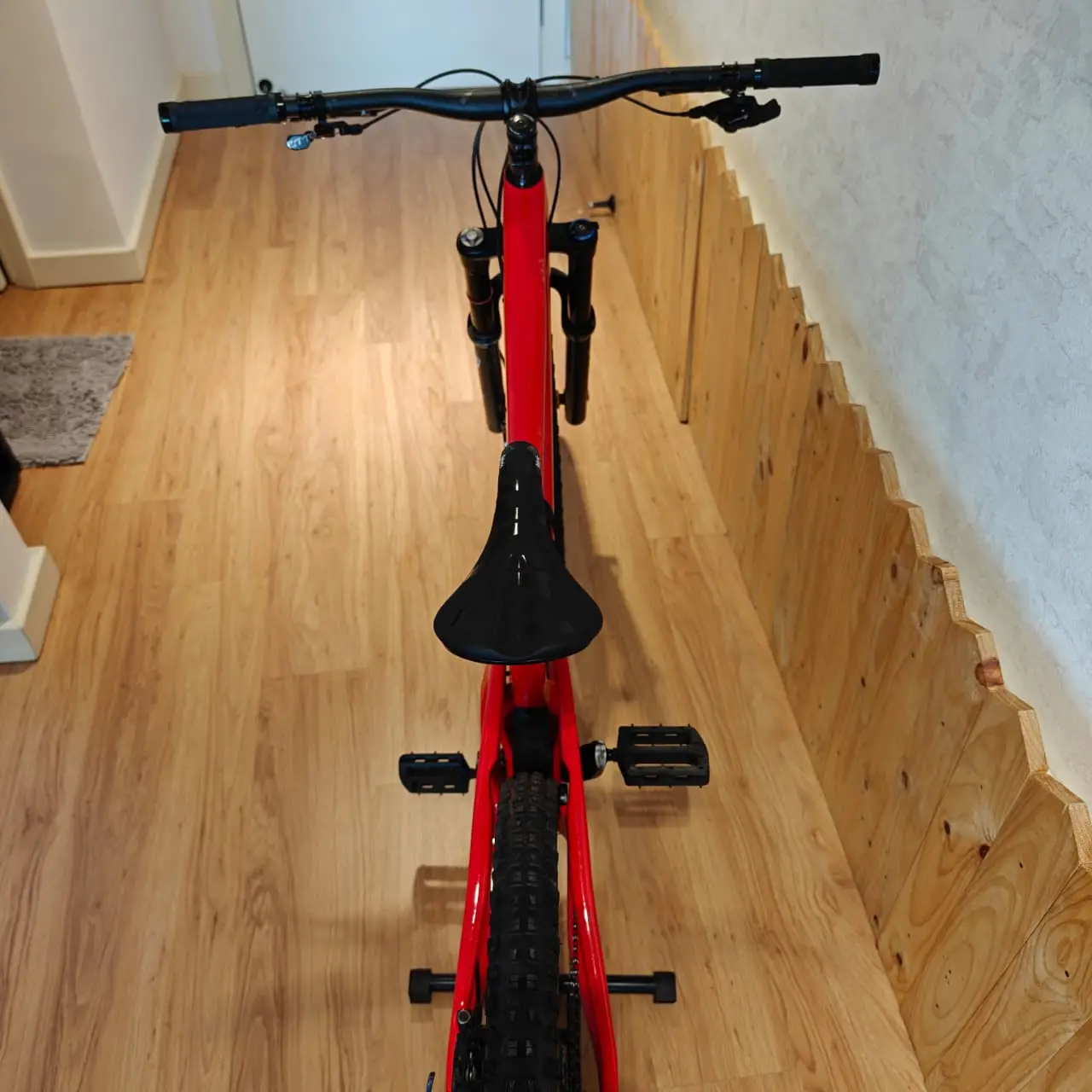 Santa Cruz Nomad Mountain Bike 27.5" rim Medium frame size ideal for rider 165cm-175cm