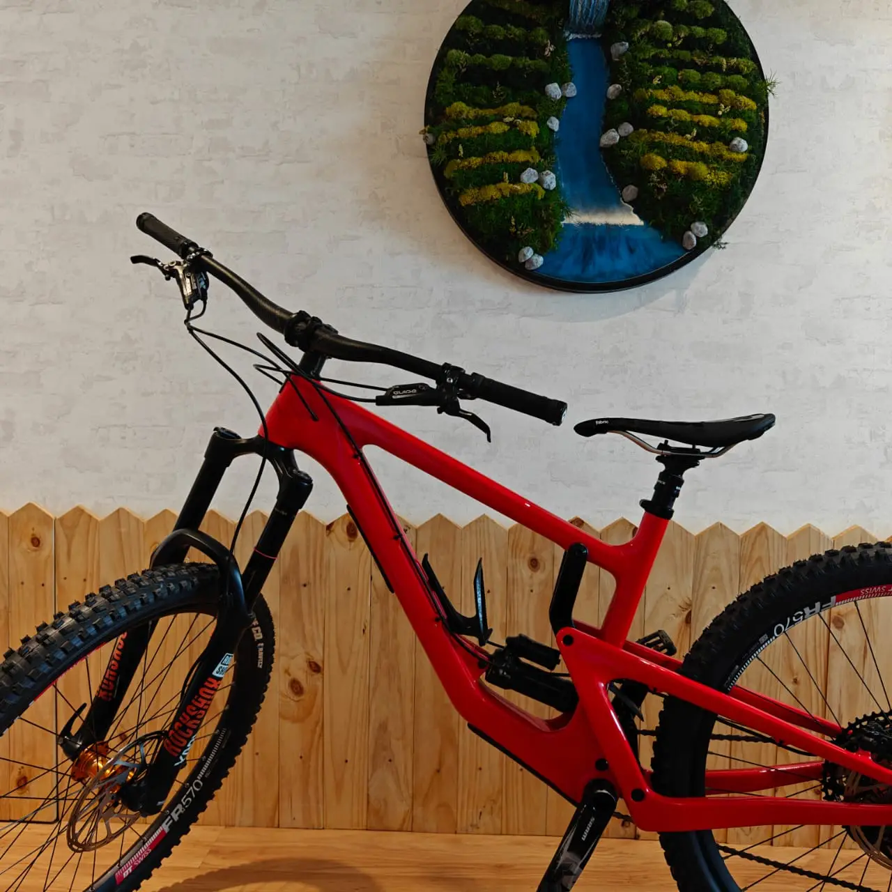 Santa Cruz Nomad Mountain Bike 27.5" rim Medium frame size ideal for rider 165cm-175cm