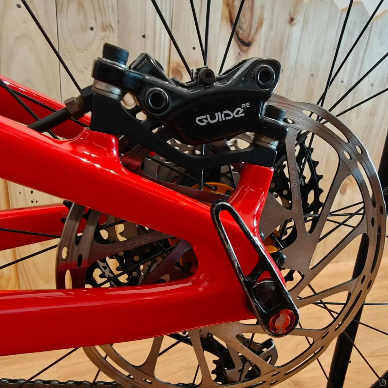 Santa Cruz Nomad Mountain Bike 27.5" rim Medium frame size ideal for rider 165cm-175cm
