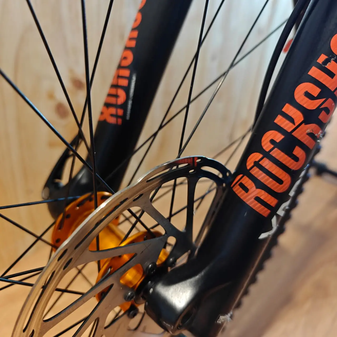 Santa Cruz Nomad Mountain Bike 27.5" rim Medium frame size ideal for rider 165cm-175cm