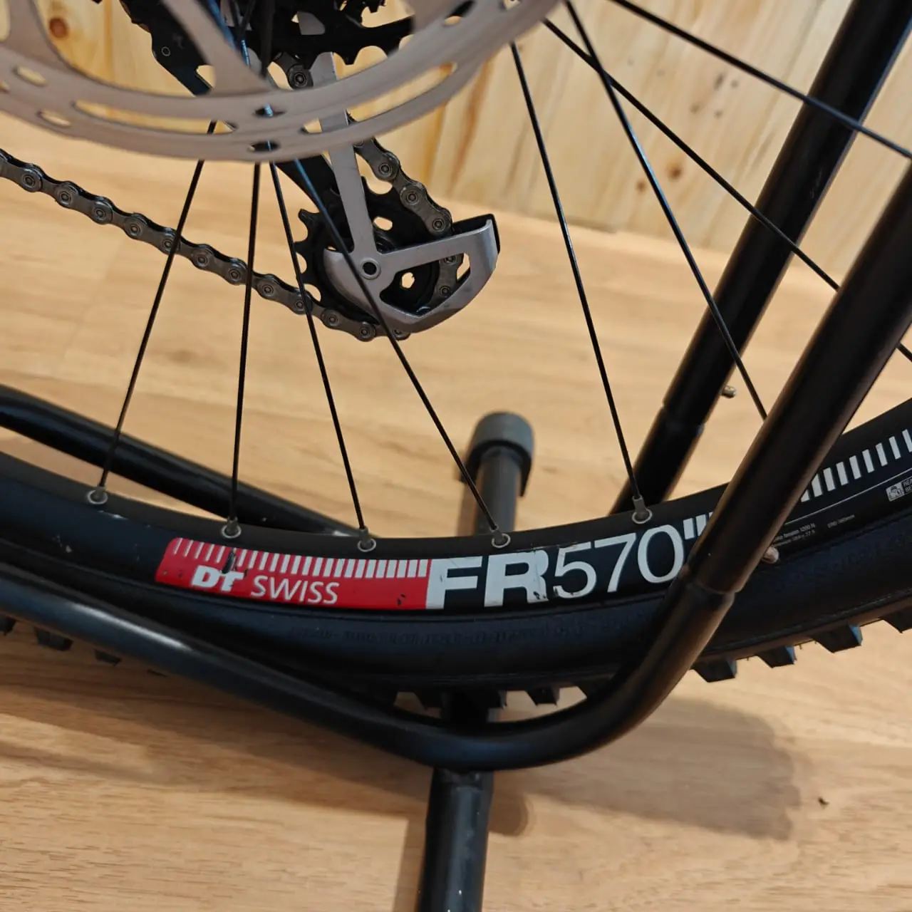 Santa Cruz Nomad Mountain Bike 27.5" rim Medium frame size ideal for rider 165cm-175cm