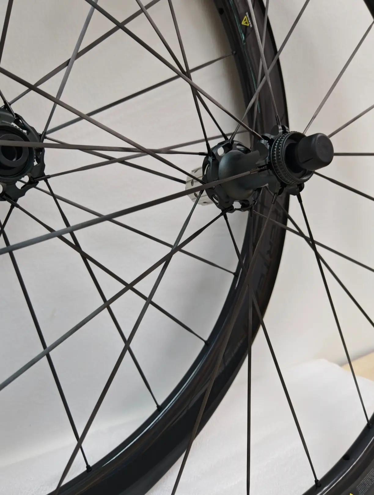 SuperTeam Carbon 1.1kg Wheelset YUYAN Light 50MM With Carbon Spokes (HG) – Brand New !!!