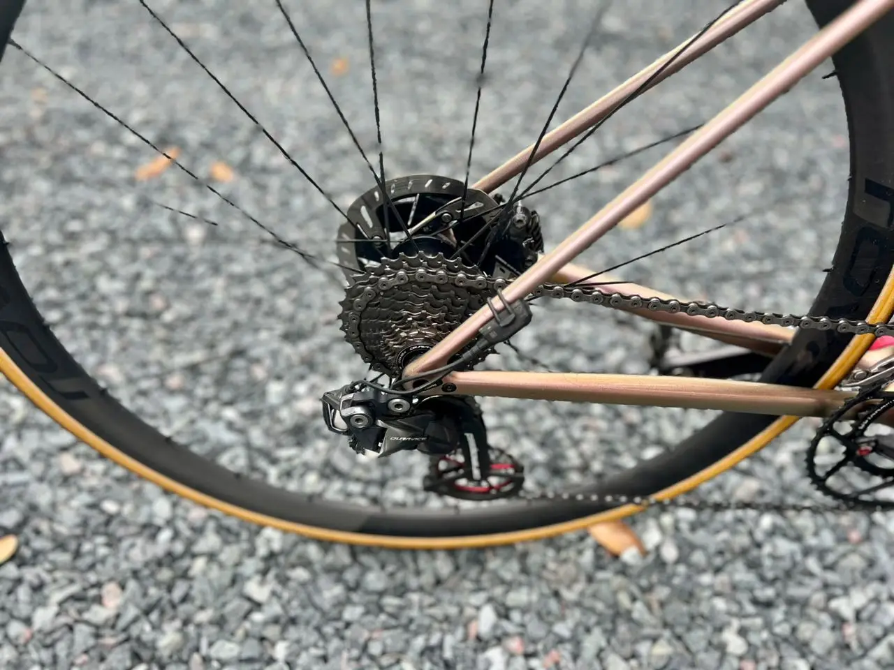 🚴‍♂️ S-Works Aethos – The Ultimate Lightweight Road Machine