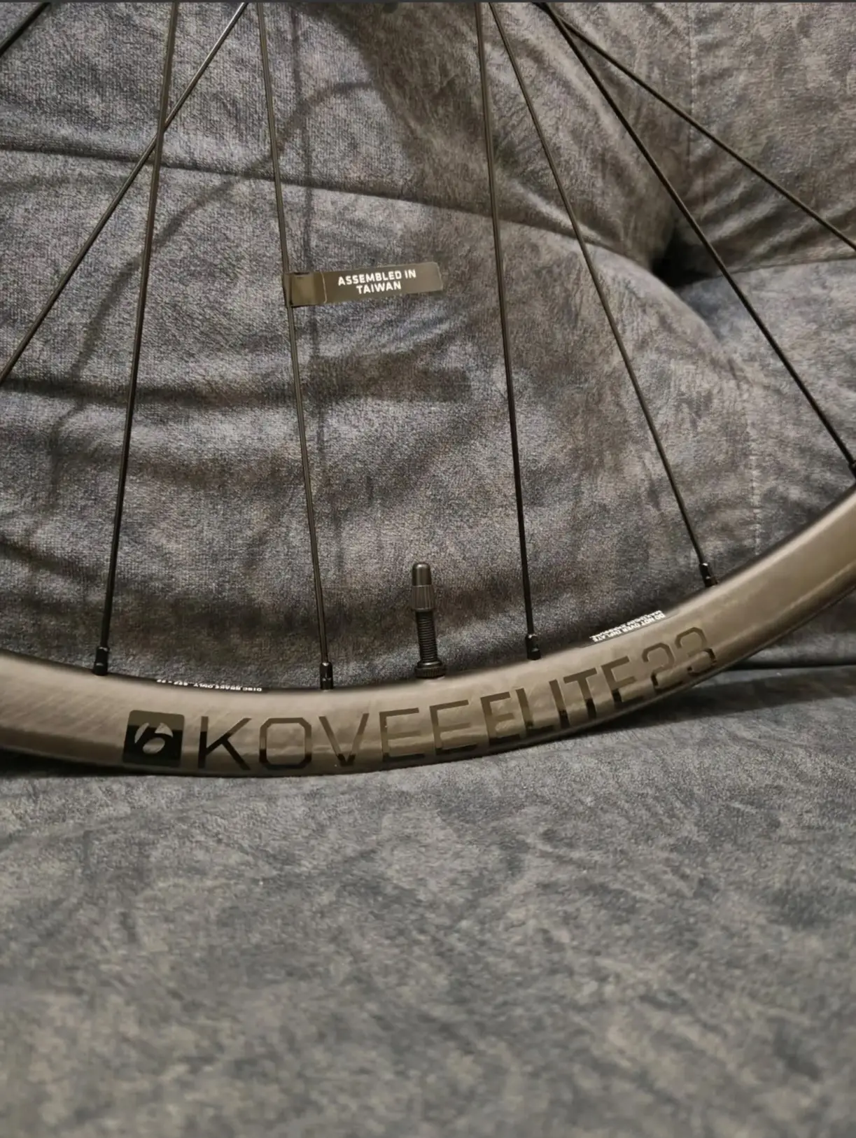Bontrager Kovee Elite 23 TLR (29er) XDR/Shimano Bodyhub (Brand New) Carbon Wheelset