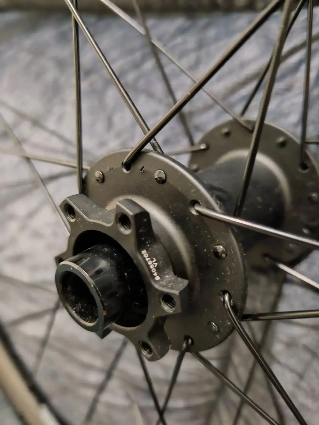Bontrager Kovee Elite 23 TLR (29er) XDR/Shimano Bodyhub (Brand New) Carbon Wheelset
