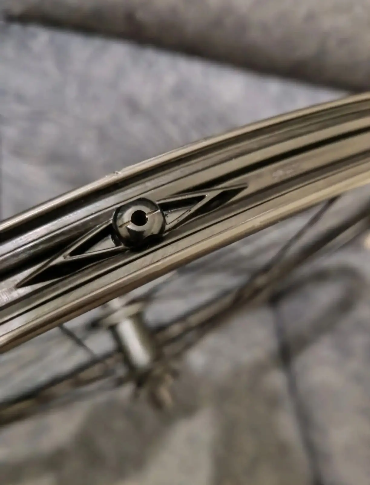 Bontrager Kovee Elite 23 TLR (29er) XDR/Shimano Bodyhub (Brand New) Carbon Wheelset