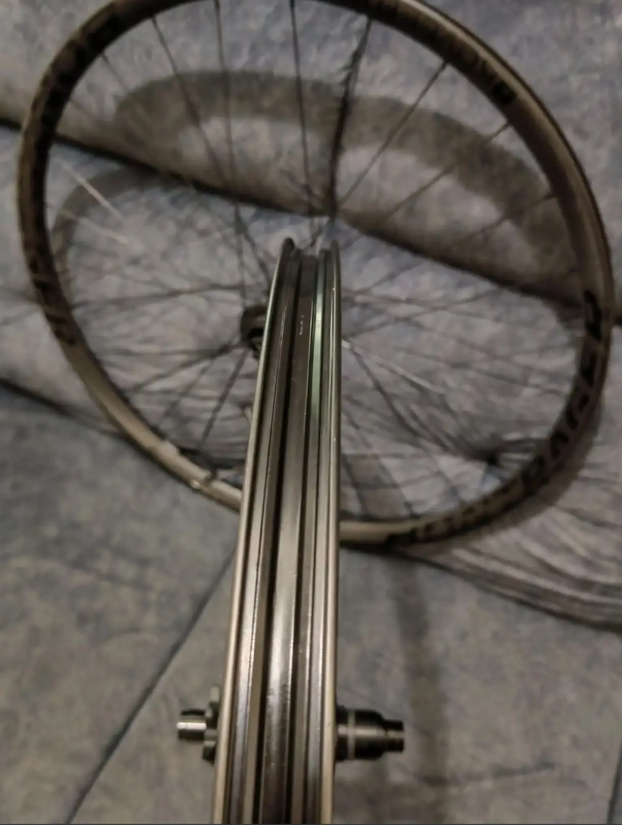 Bontrager Kovee Elite 23 TLR (29er) XDR/Shimano Bodyhub (Brand New) Carbon Wheelset
