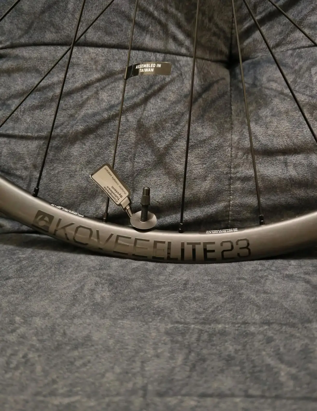 Bontrager Kovee Elite 23 TLR (29er) XDR/Shimano Bodyhub (Brand New) Carbon Wheelset