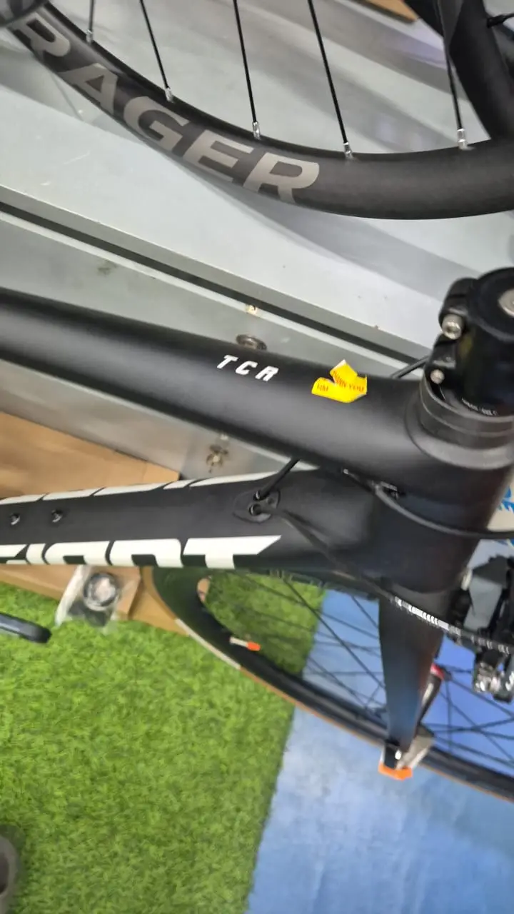 (!! Complete Bike !!) Giant TCR Advance KOM 1 RimBrake  (M size) - Brand New