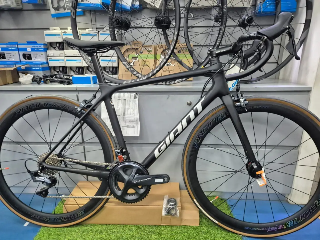 (!! Complete Bike !!) Giant TCR Advance KOM 1 RimBrake  (M size) - Brand New