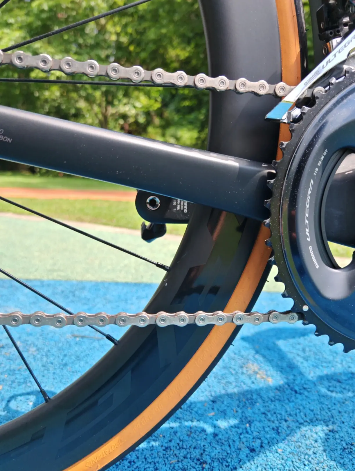 Shimano Ultegra R8020 (Disc ;11Speeds) Like New !!