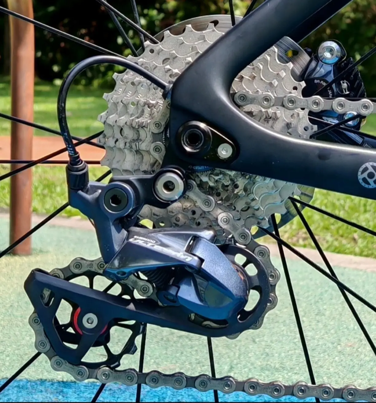 Shimano Ultegra R8020 (Disc ;11Speeds) Like New !!