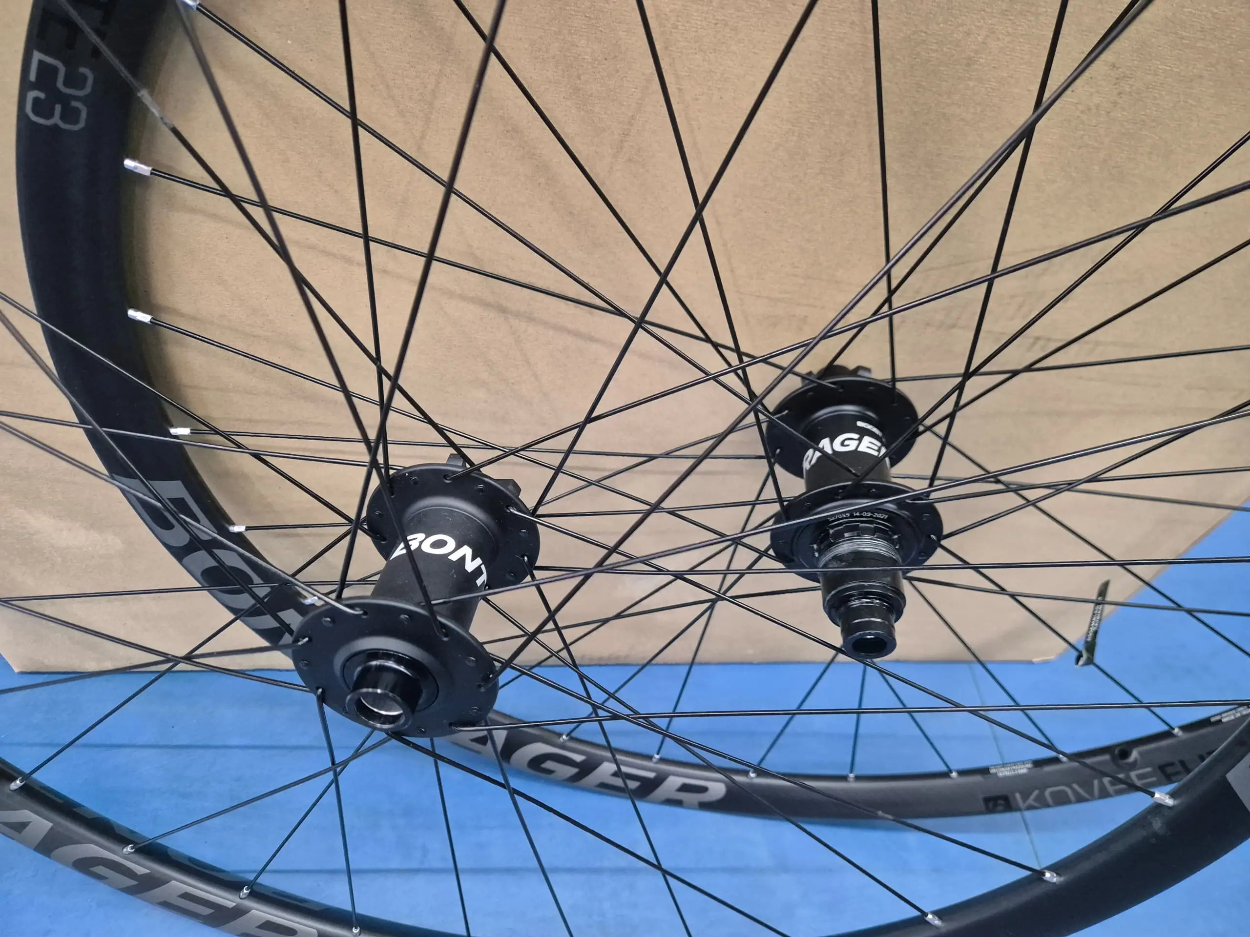 Bontrager Kovee Elite - 23 TLR (29er) XDR/Shimano Bodyhub (Brand New !!!)