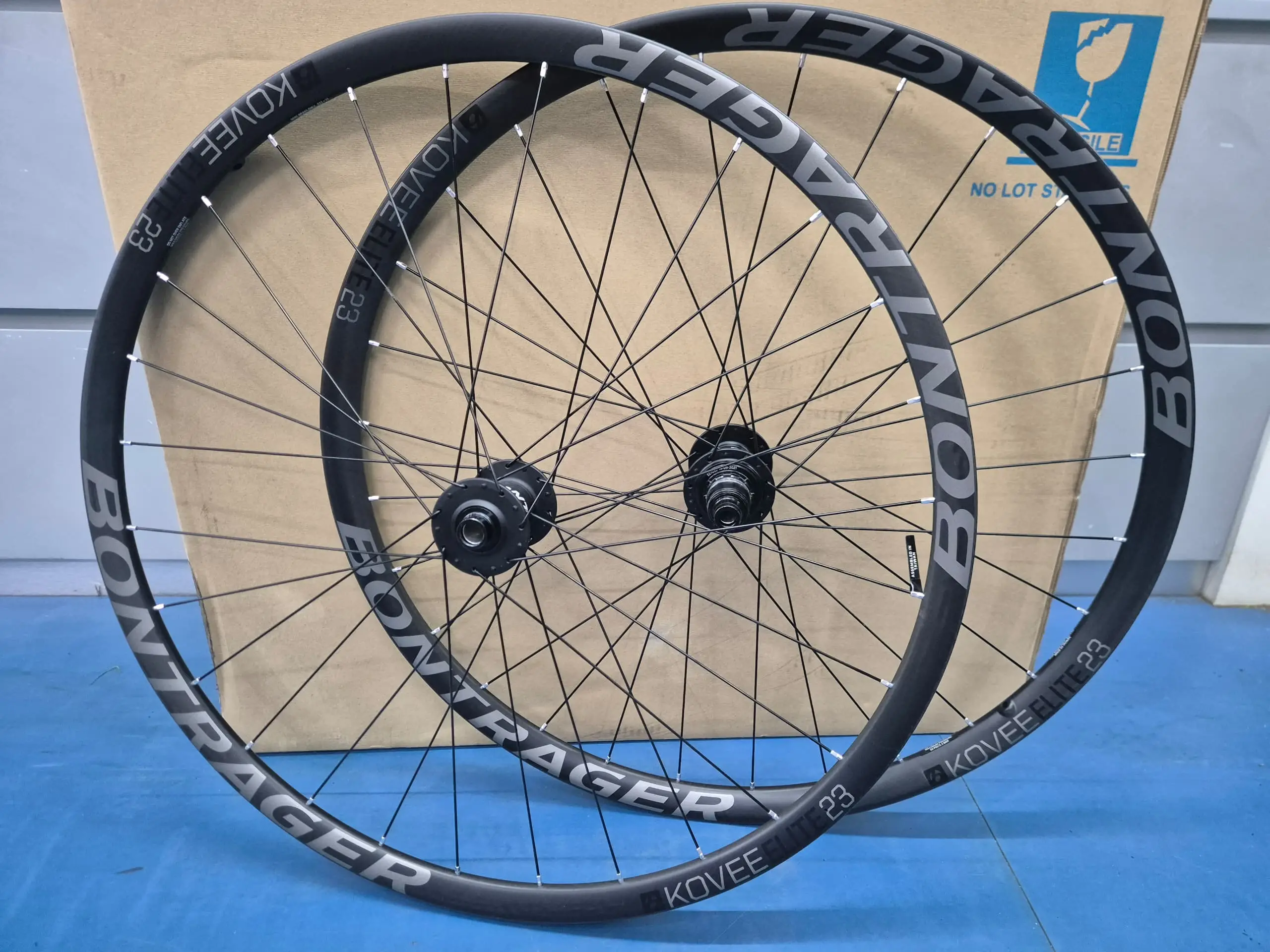 Bontrager Kovee Elite - 23 TLR (29er) XDR/Shimano Bodyhub (Brand New !!!)