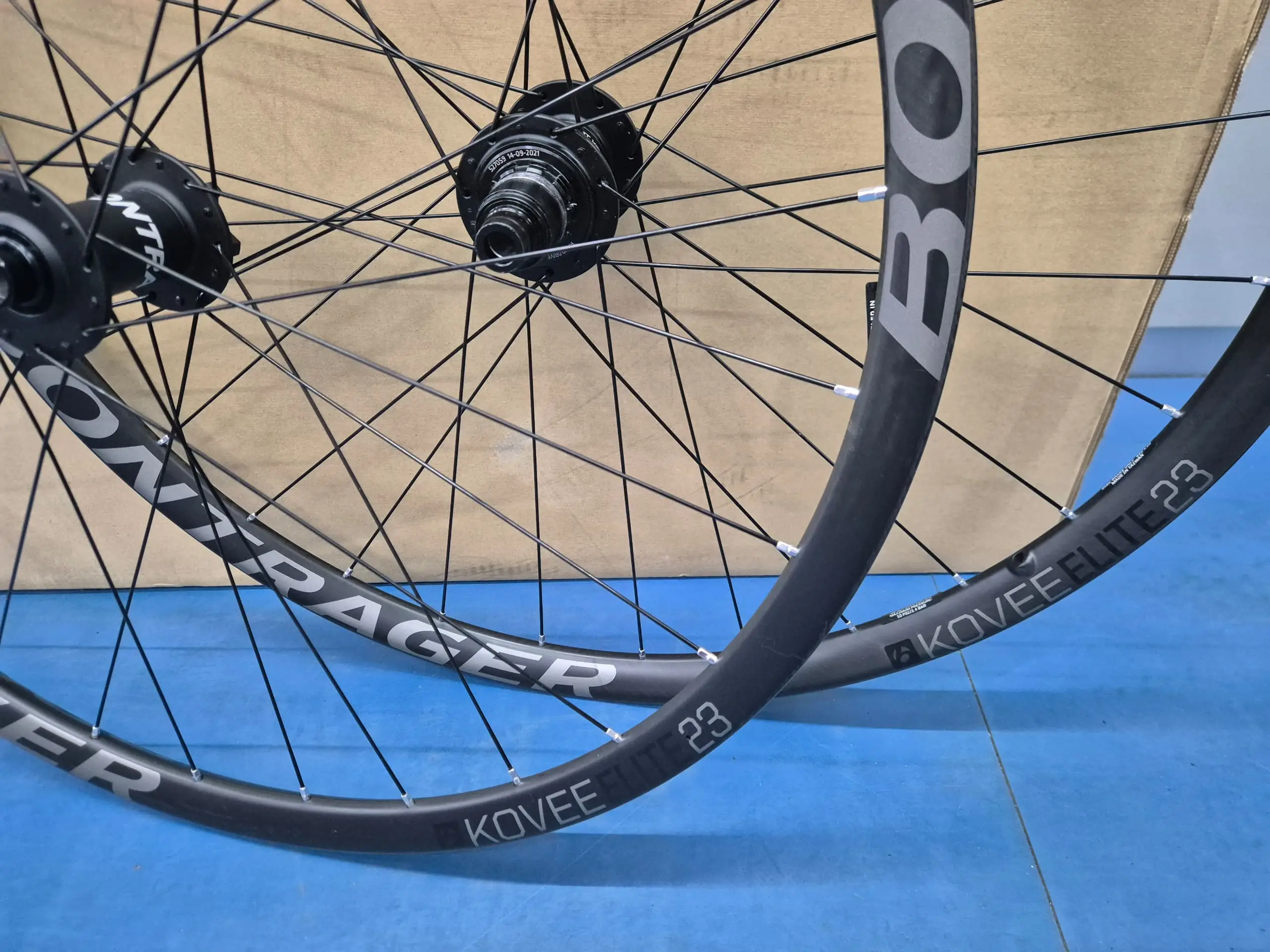 Bontrager Kovee Elite - 23 TLR (29er) XDR/Shimano Bodyhub (Brand New !!!)