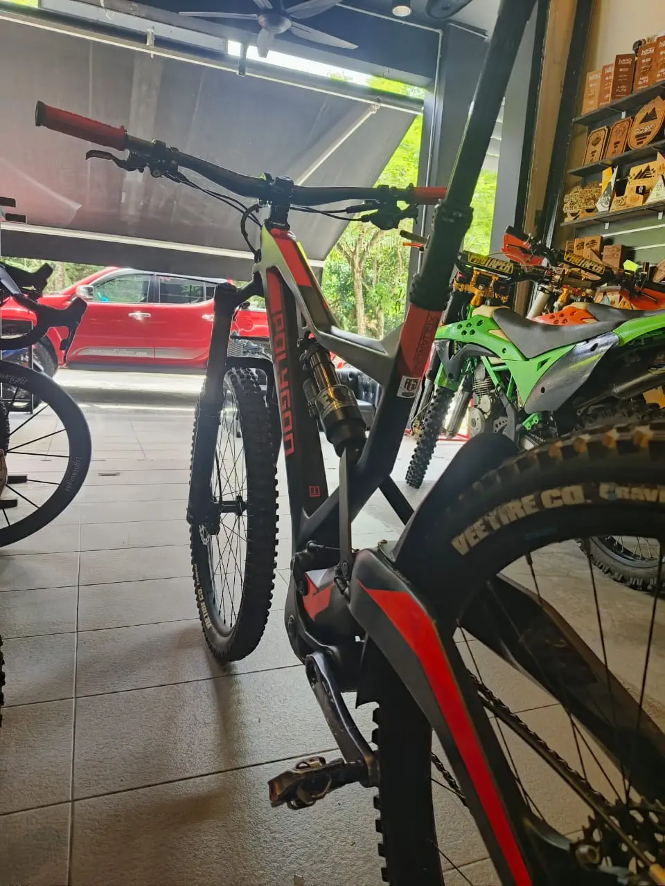 Polygon XQ1 27.5' Large