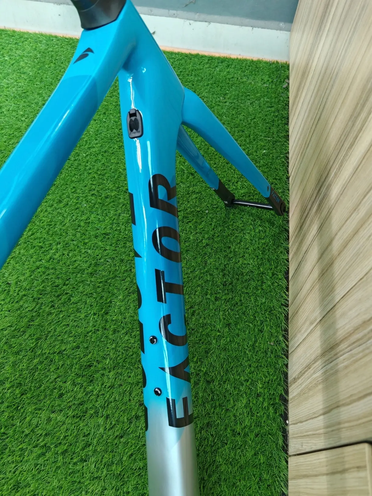 Factor O2D Frameset ONLY -Miami Blue- (52cm) Brand New (Demo Unit !!!)
