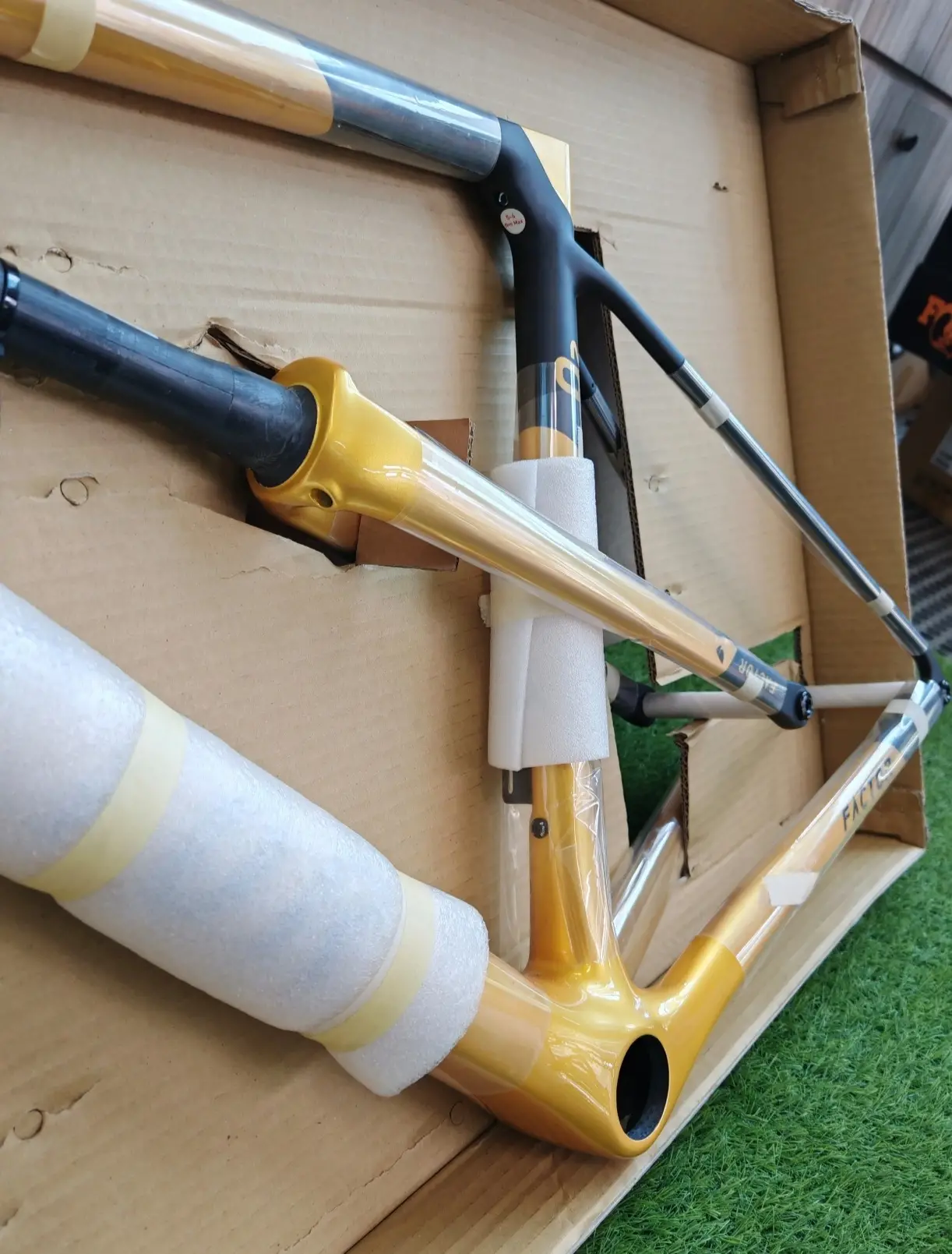 Factor O2D Frameset -Olympic Gold- (52cm) - (Brand New !!!)