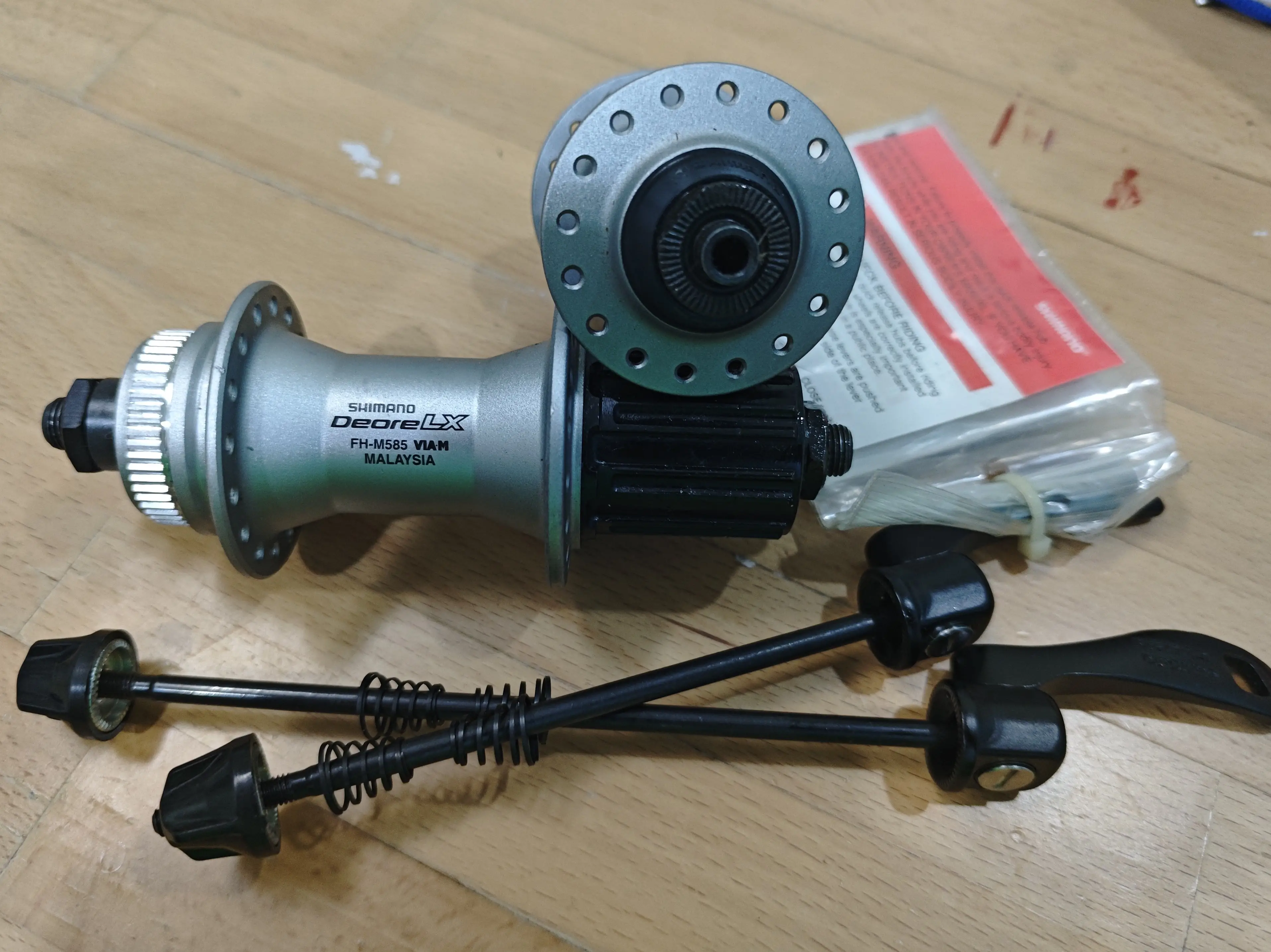 Shimano Deore LX M585 100mm/135mm  32 hole hub set