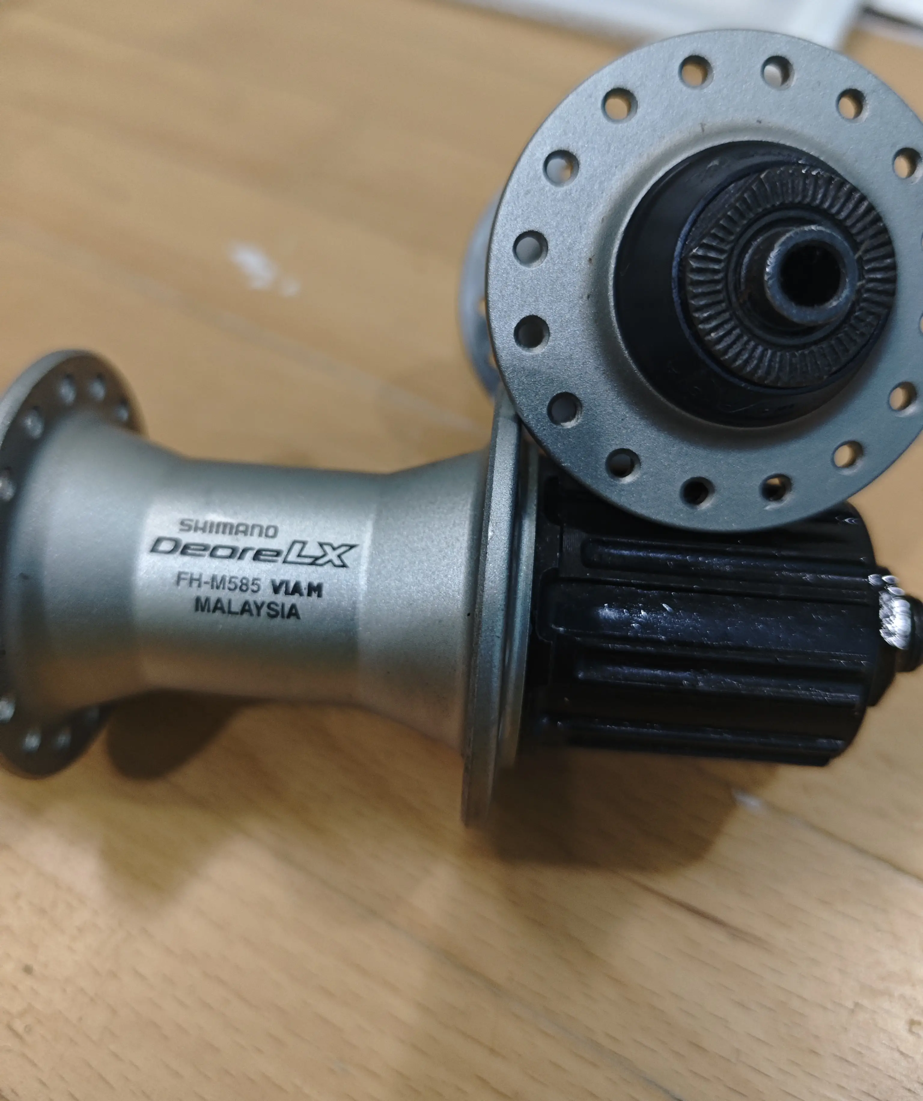 Shimano Deore LX M585 100mm/135mm  32 hole hub set