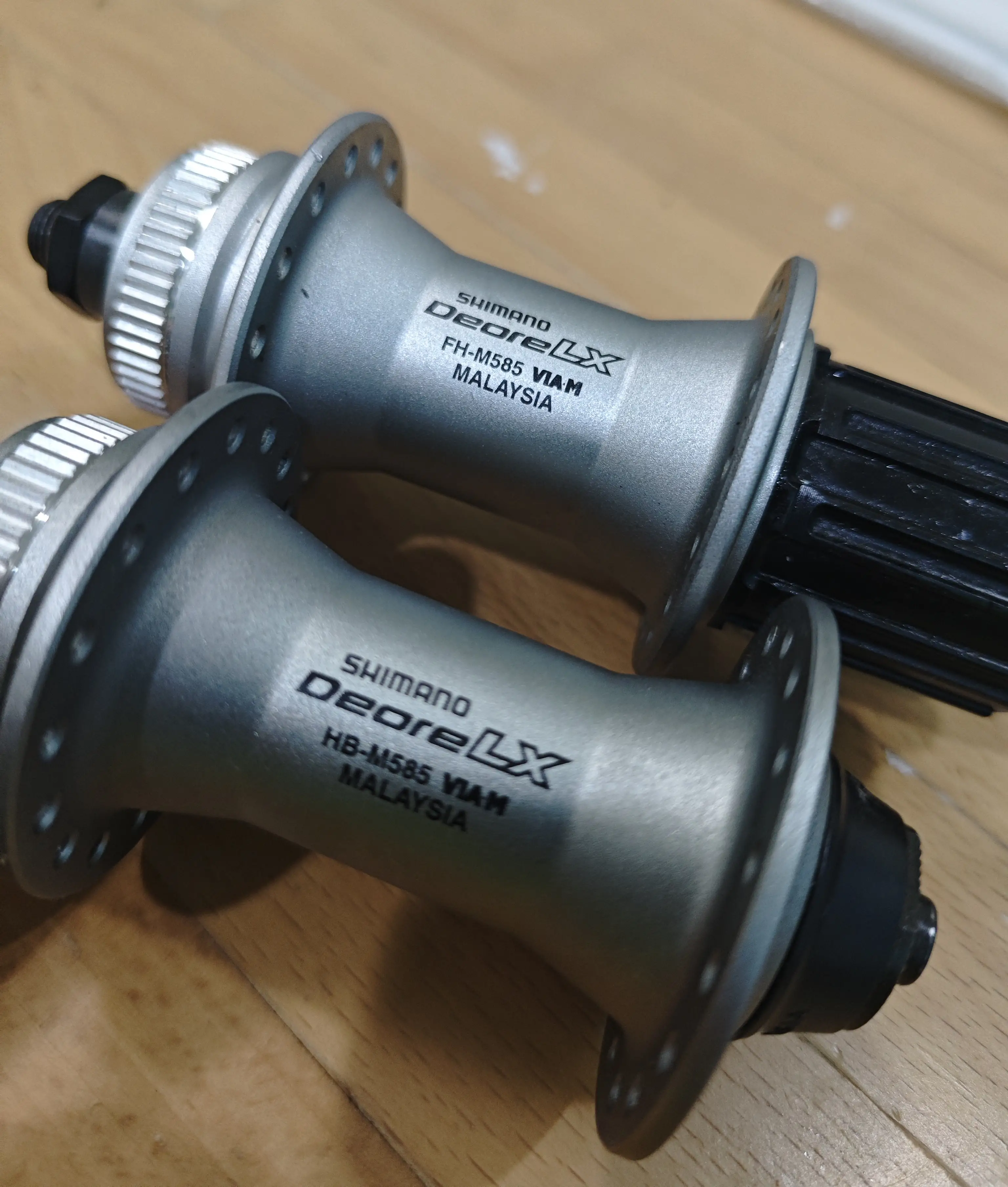 Shimano Deore LX M585 100mm/135mm  32 hole hub set