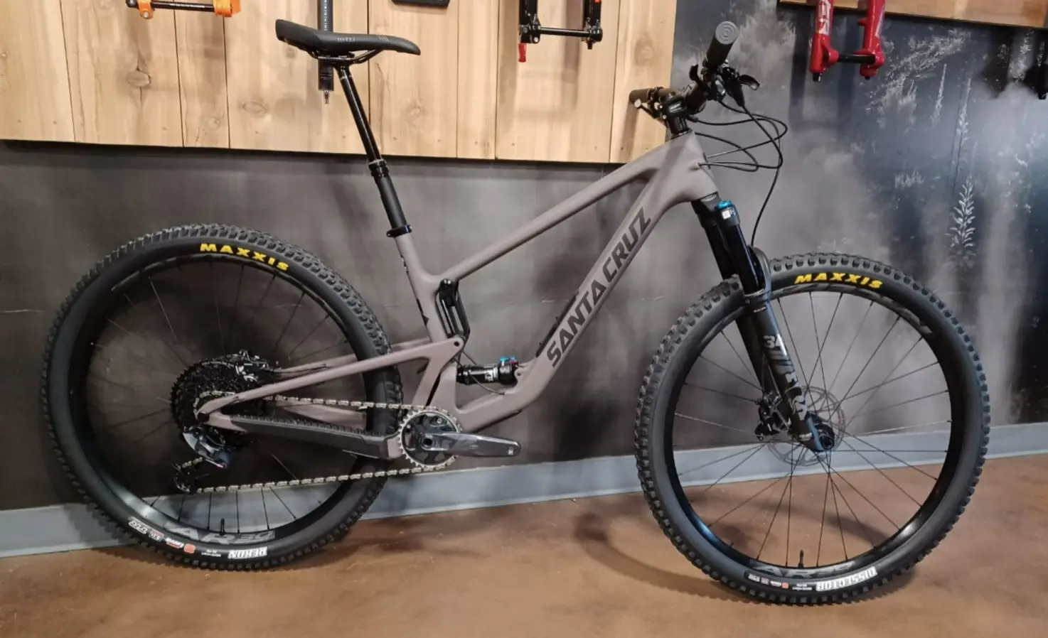 Santa Cruz Tallboy 5c Matte-Taupe Carbon S-kit (Medium) 29-inch XC Mountain bike