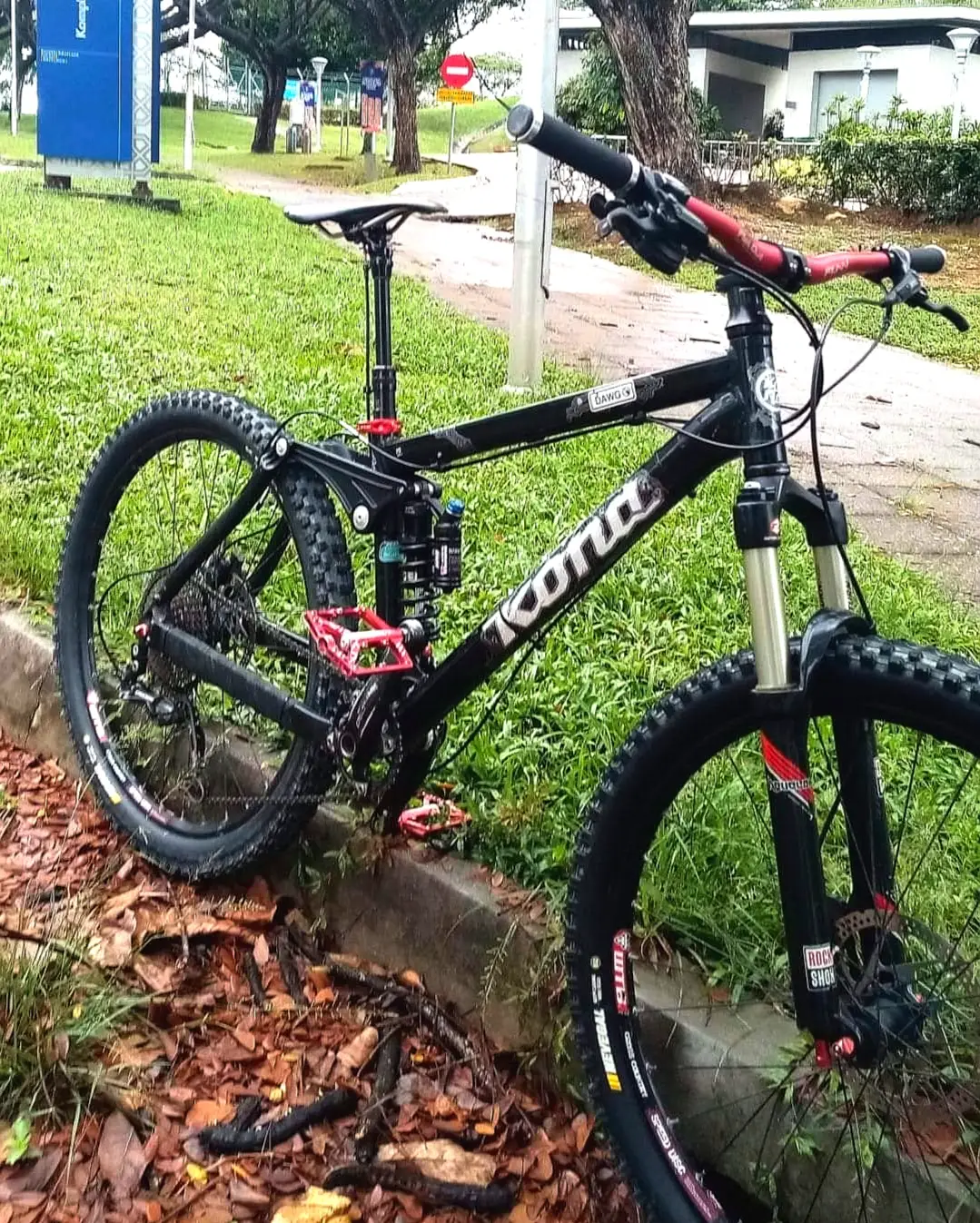 Kona Dawg 26er MTB (Sale) with 2 extra shock (free)