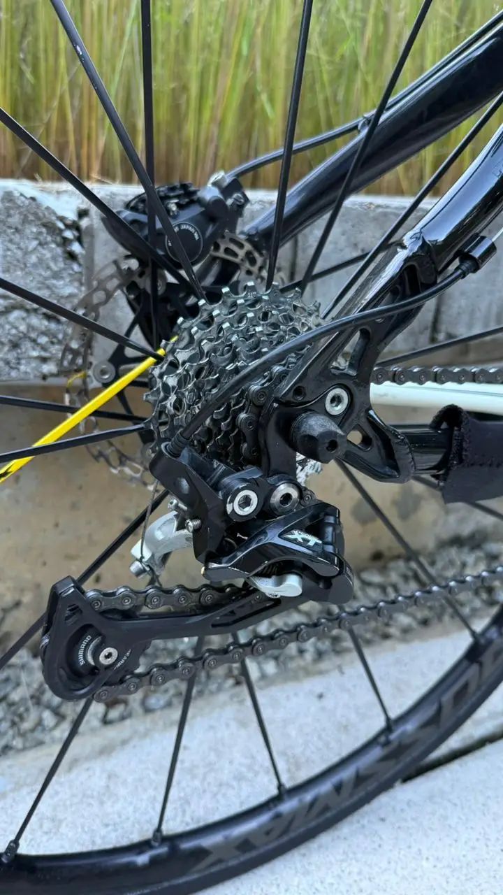 Custom-Built Hybrid – Lightweight & Versatile