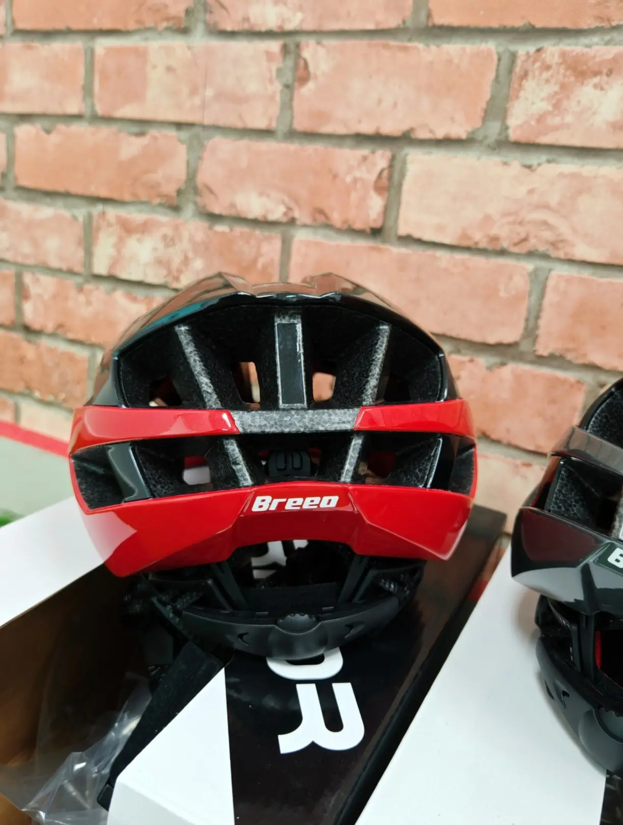 KARMOR Breeo (S/M & L) Helmet - Brand New !!