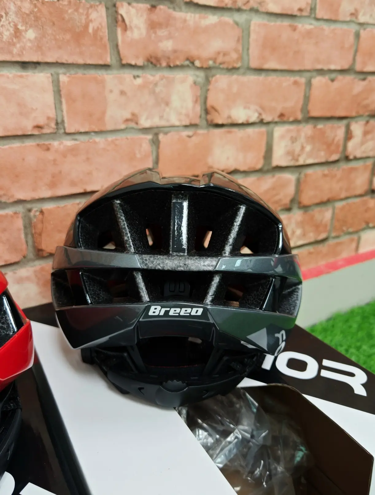 KARMOR Breeo (S/M & L) Helmet - Brand New !!