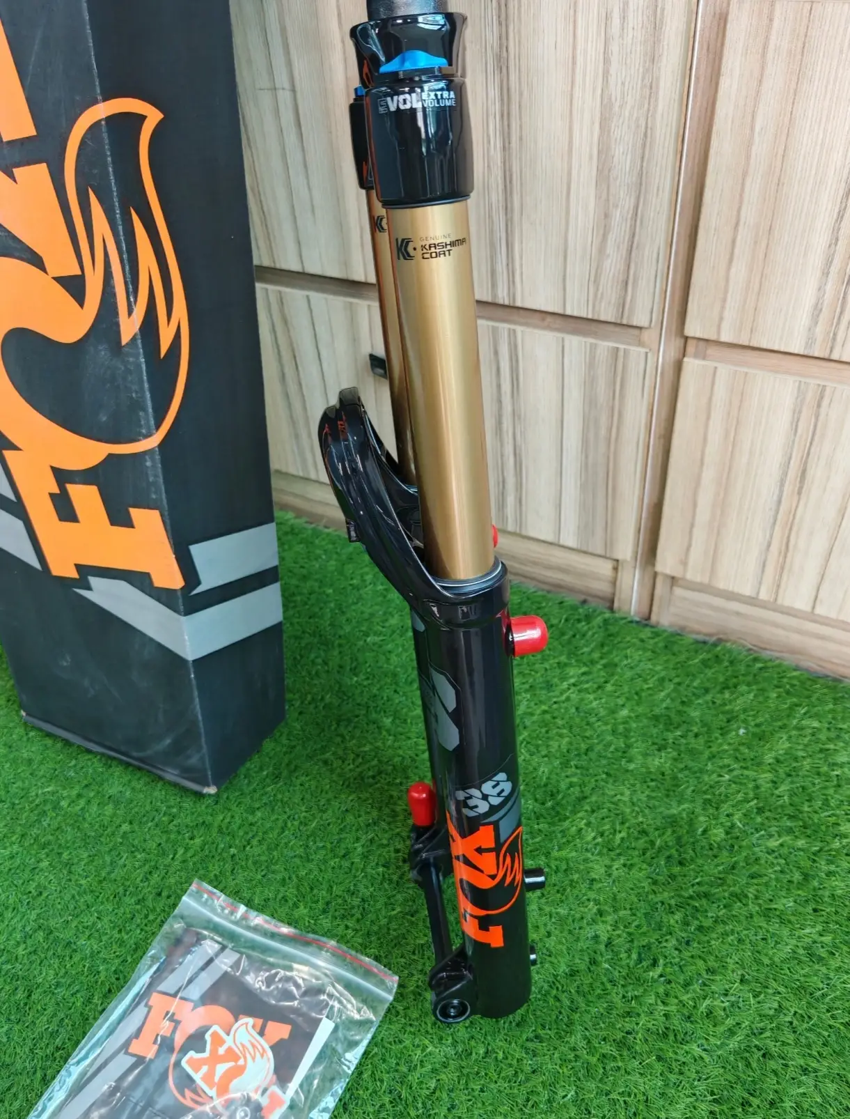Fox Factory 38 Float (29er/27.5+) 180mm - (Brand New !!)