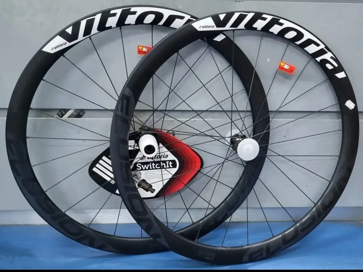 Vittoria Elusion Carbon Disc 42mm -Clincher - (Brand New)