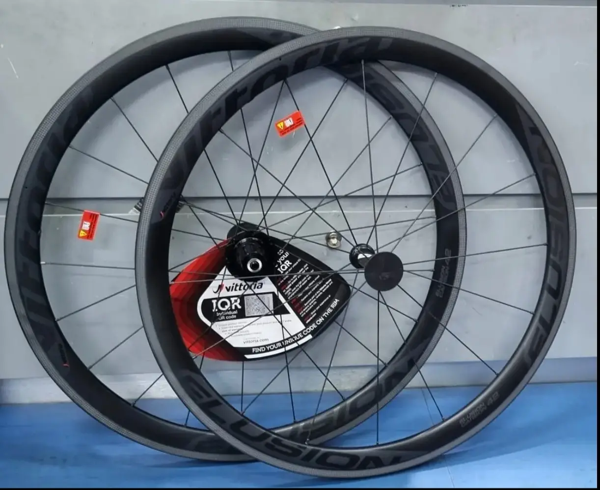 Vittoria Elusion Carbon RimBrake 42mm -Clincher- (Brand New)