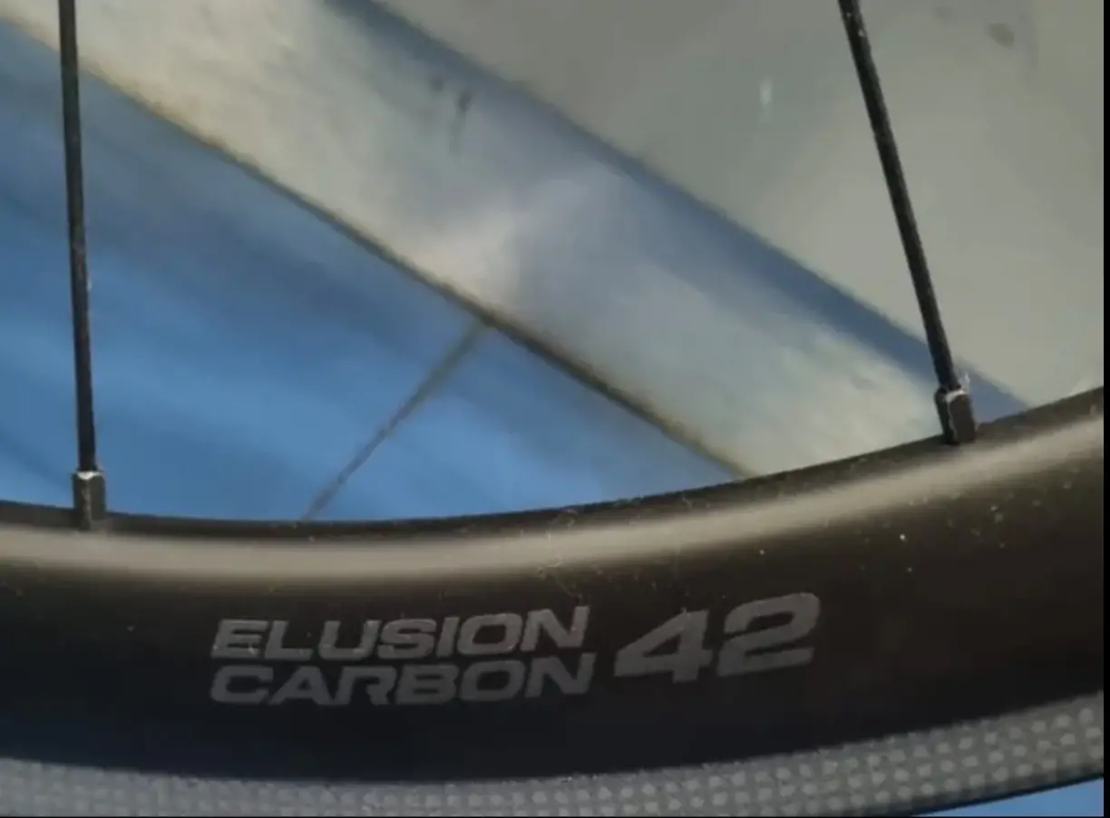 Vittoria Elusion Carbon RimBrake 42mm -Clincher- (Brand New)