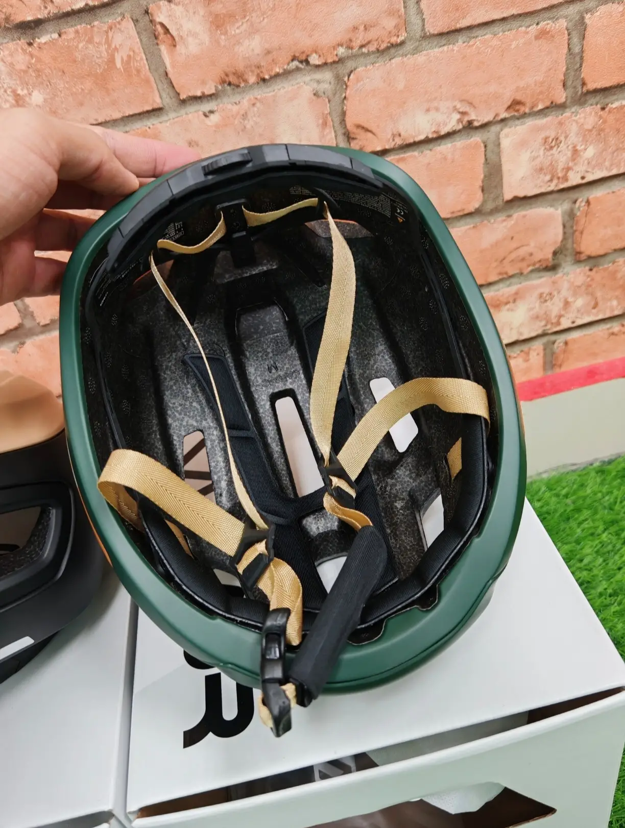 KARMOR Prenda (S/M & L) Helmet - Brand New !!