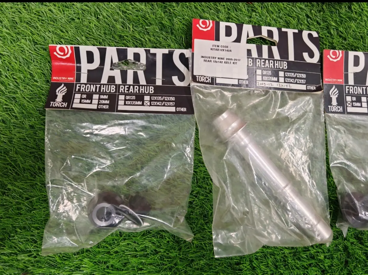 Industry Nine Torch Hub set (24-holes) Non Boost - (Brand New !!!)