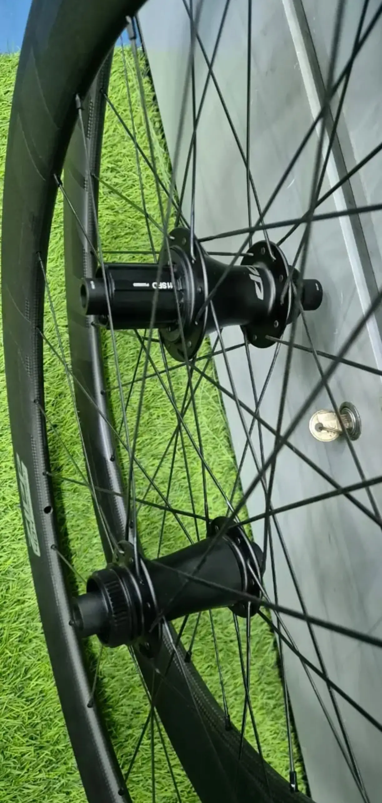 Zipp 303S Carbon Disc Wheelset (45mm) - Clincher- Brand New !!!
