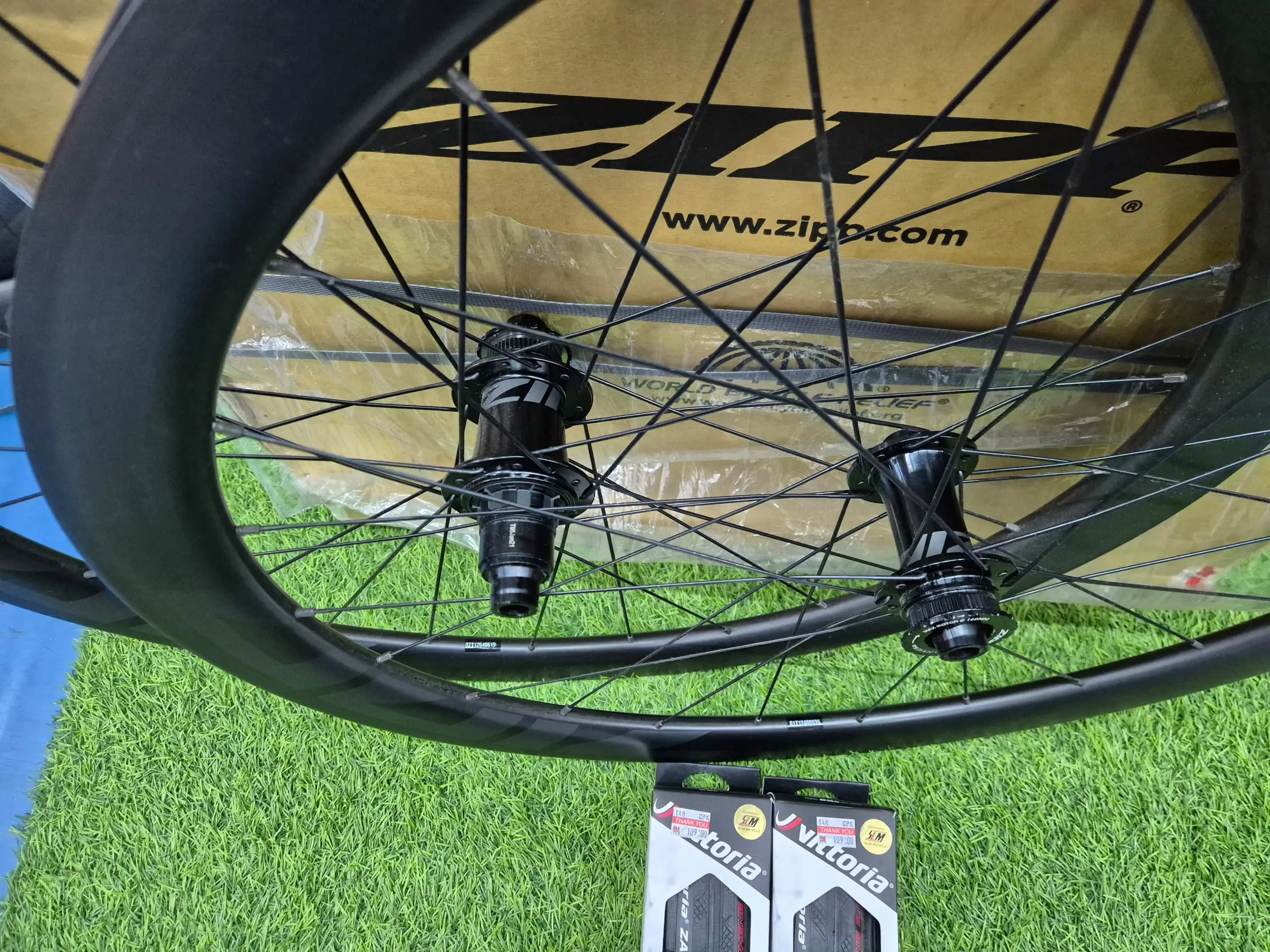 Zipp 303S Carbon Disc Wheelset (45mm) - Clincher- Brand New !!!