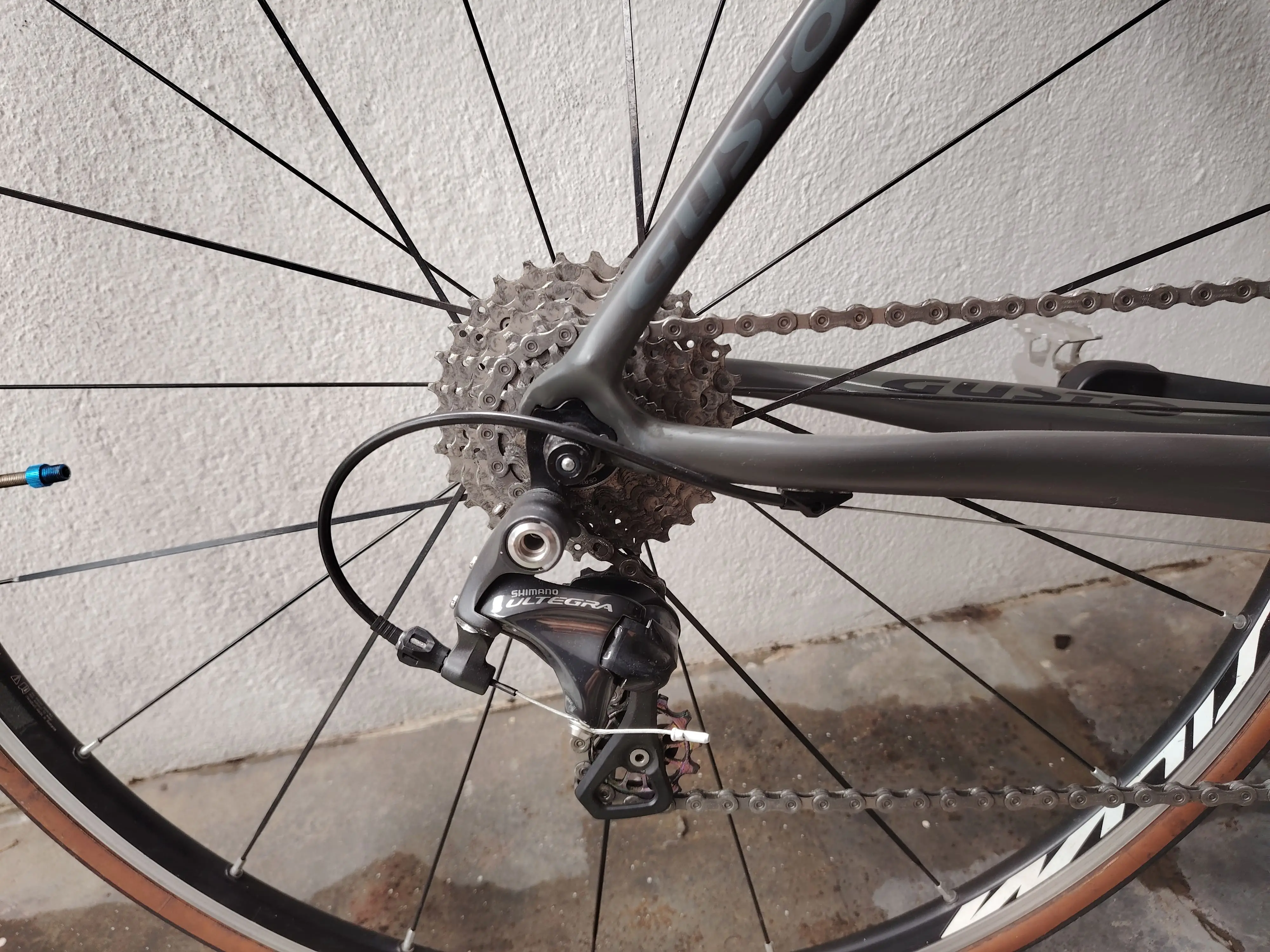 Gusto Road Bike For Sale