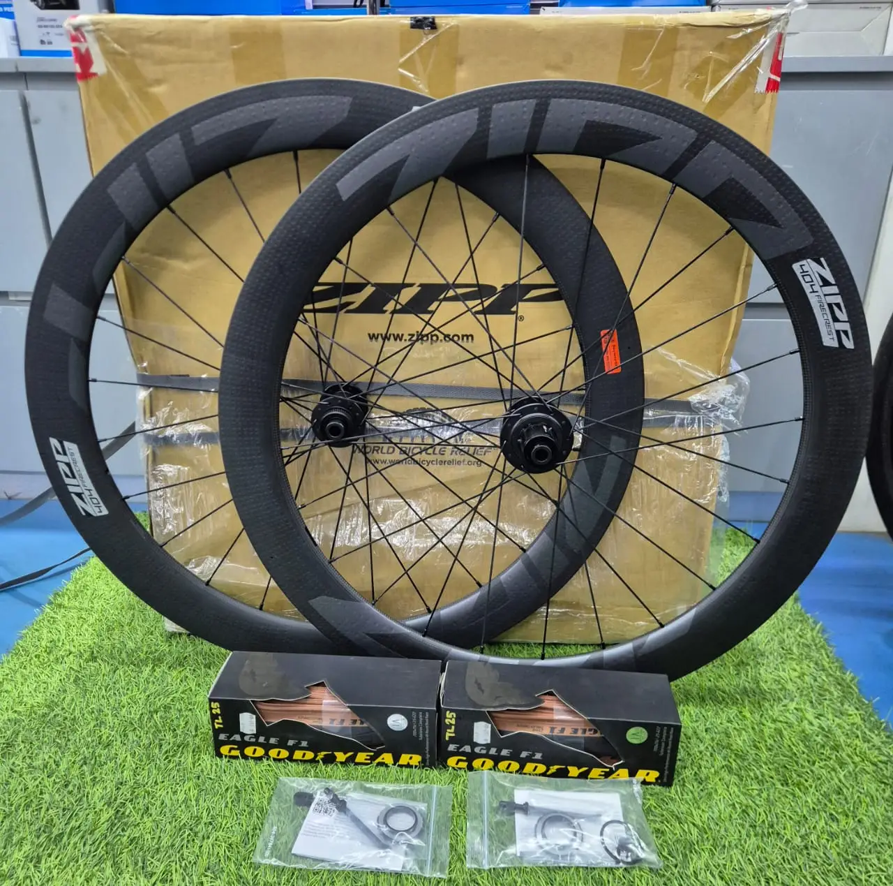 Zipp 404-Firecrest Carbon Wheelset (58mm) - Clincher- (Disc) Brand New !!!