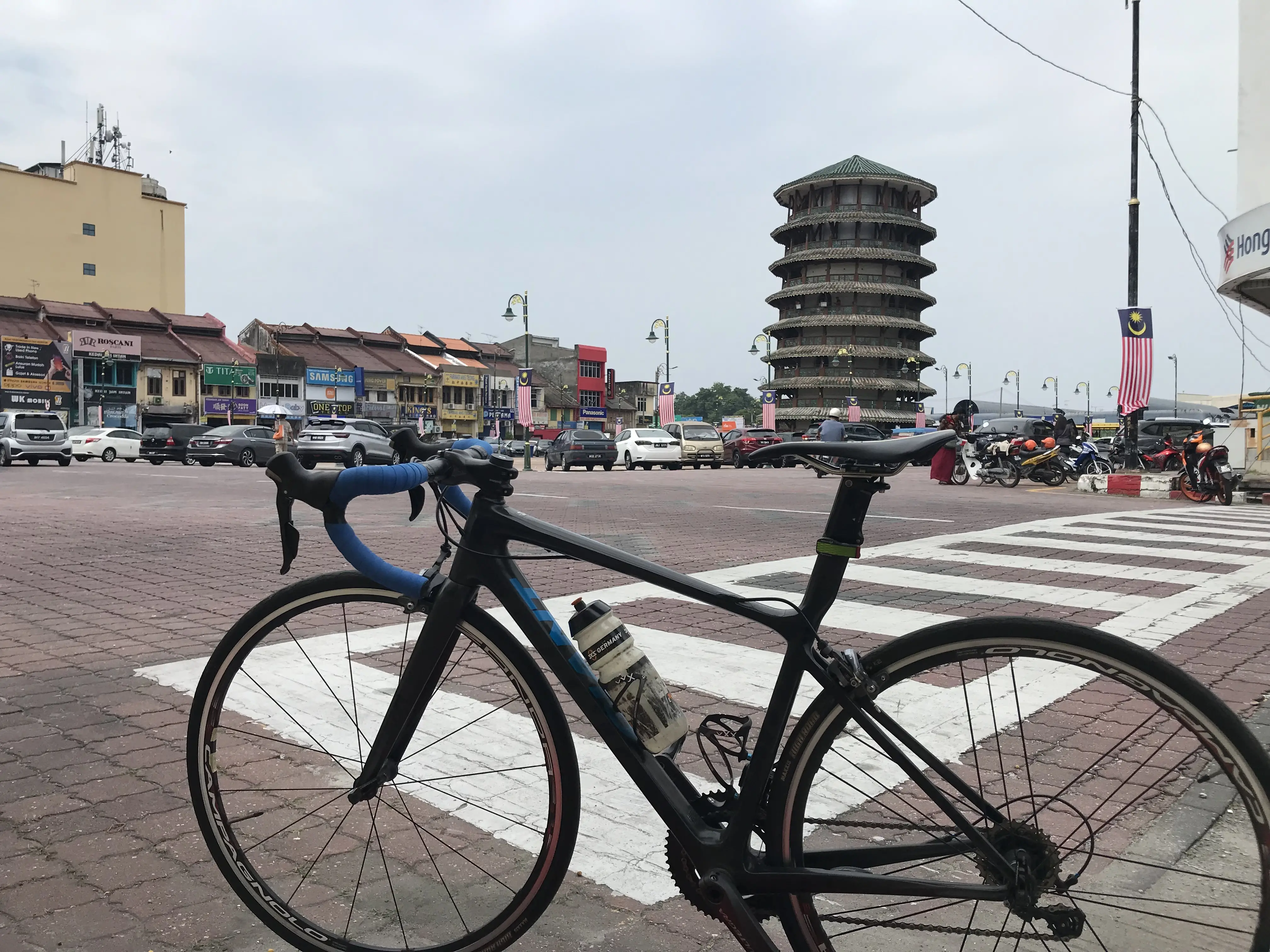 Giant TCR Advance SL with Campagnolo Zonda