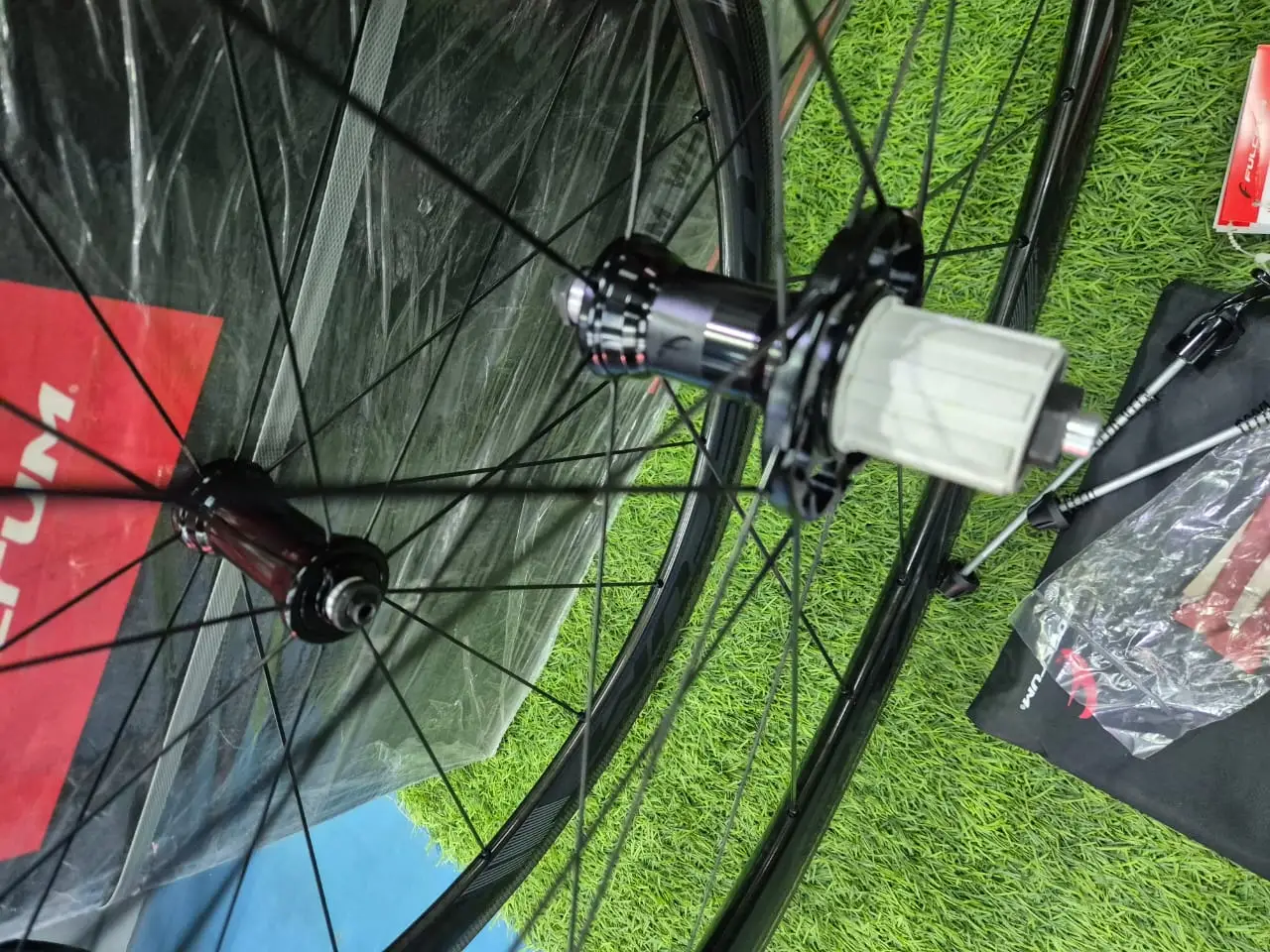 Fulcrum Wind 40 RimBrake -Carbon Wheelset-(Brand New !!)