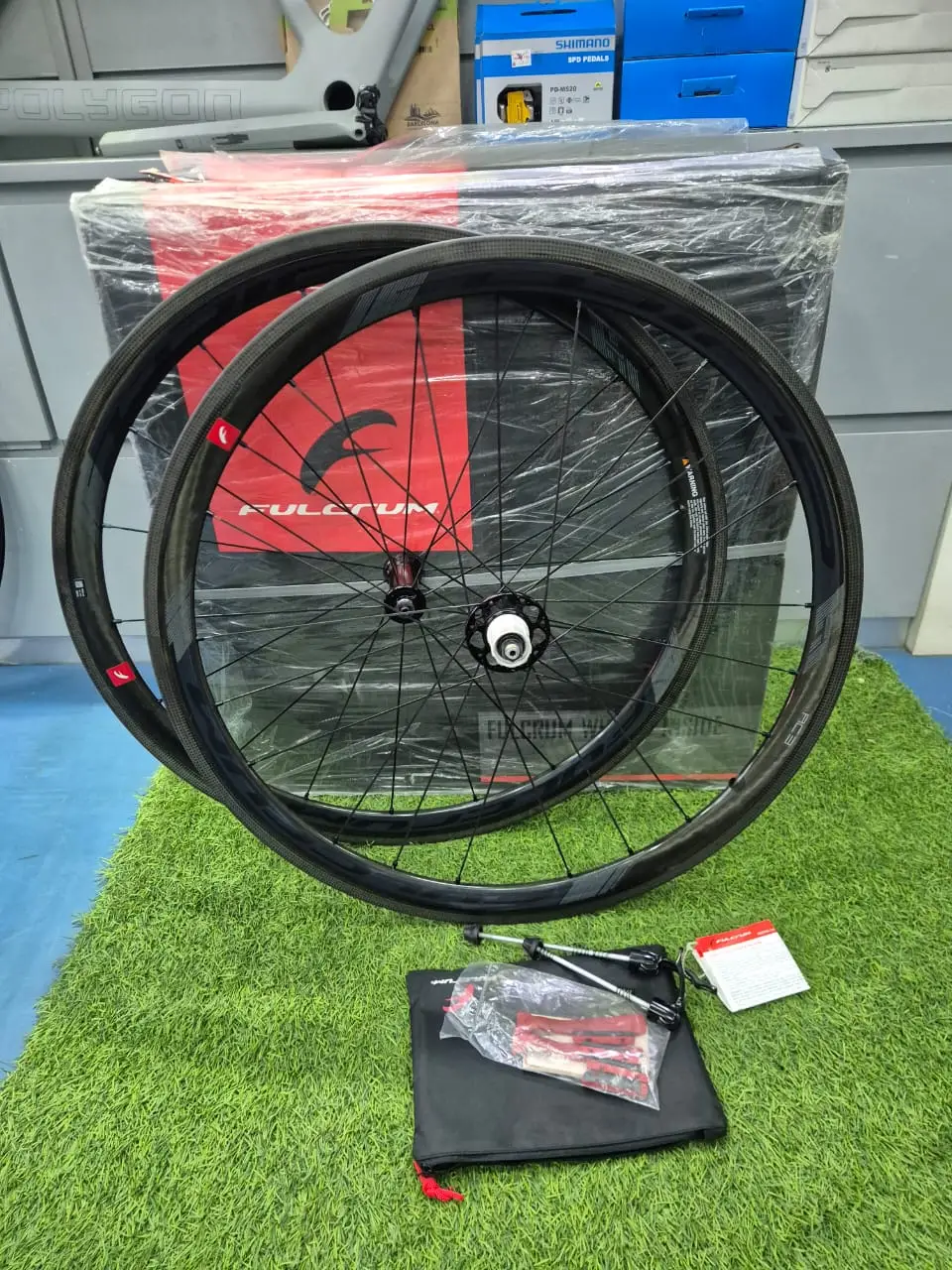Fulcrum Wind 40 RimBrake -Carbon Wheelset-(Brand New !!)