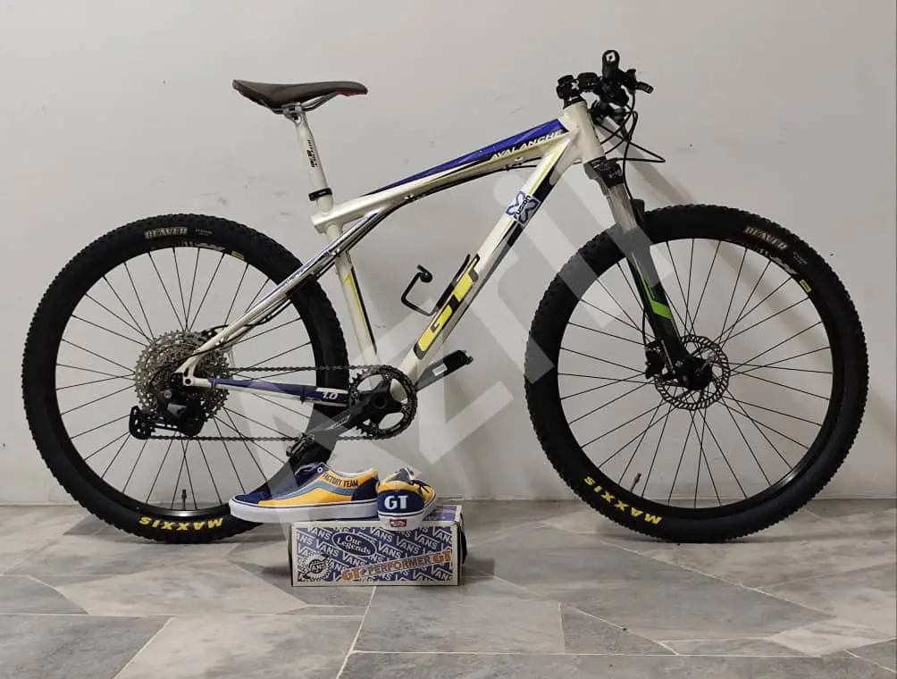 GT Avalanche with VANS x GT sneaker