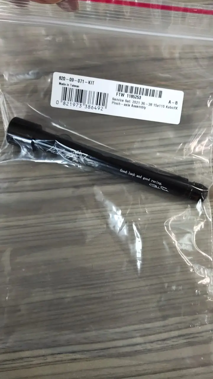 Fox Kablolt X Thru axle (Boost ; 15x110mm) 820-09-071 (Brand New !!!)
