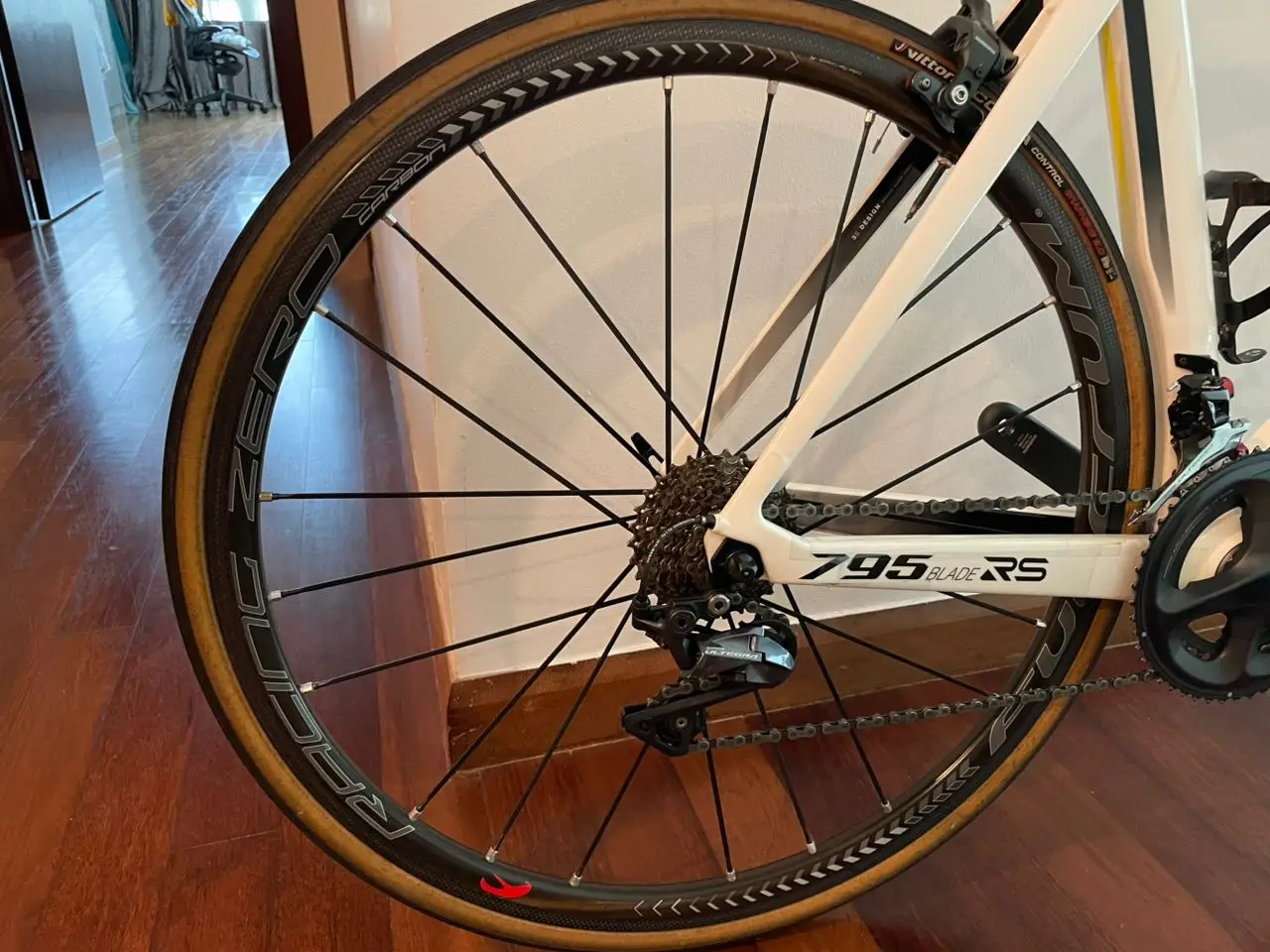 Fulcrum Racing Zero Carbon C17 (RimBrake) Shimano BodyHub - (99.9% like New!!!)