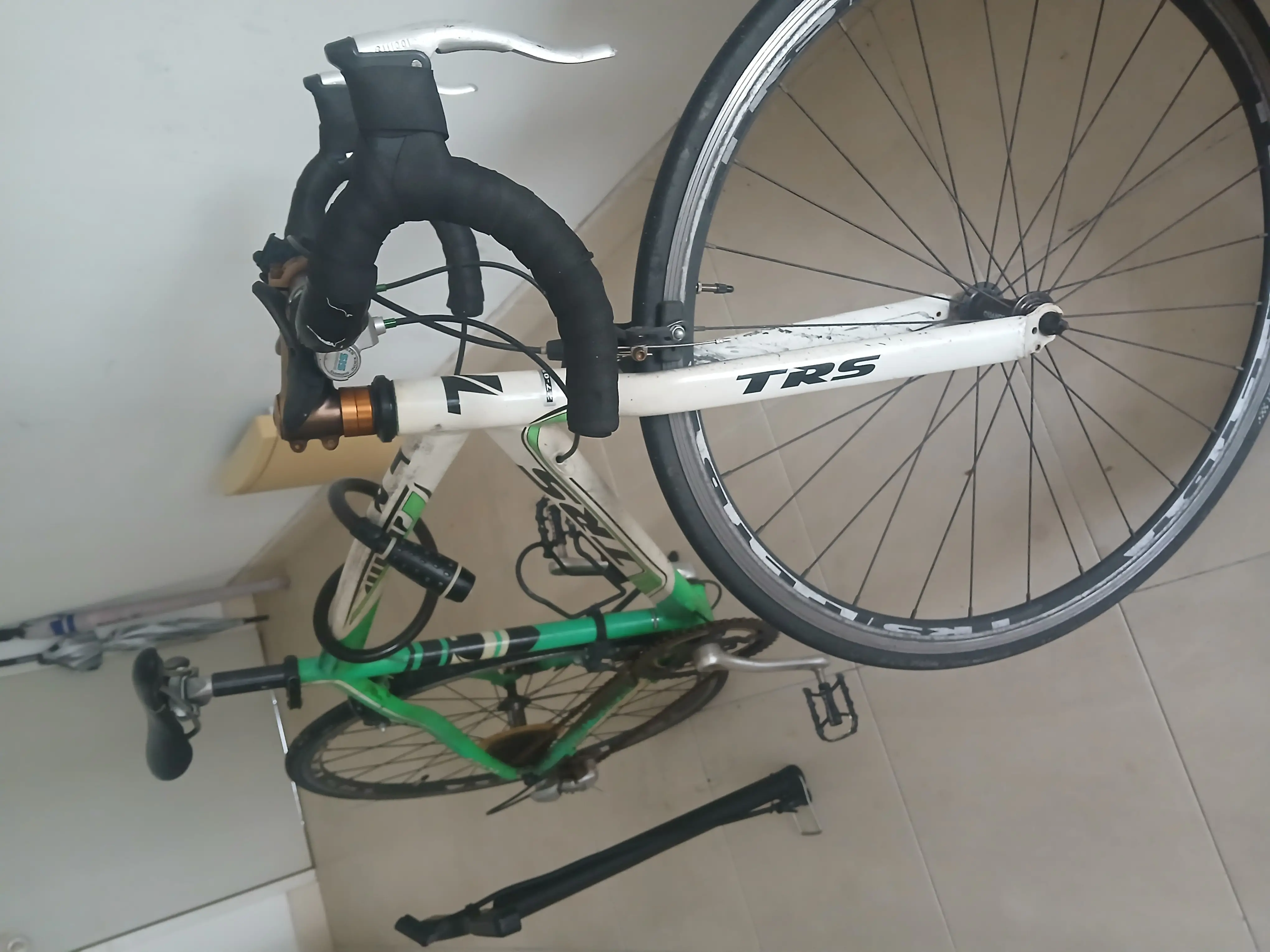 TRS Road Bike second hand (pump & lock included)