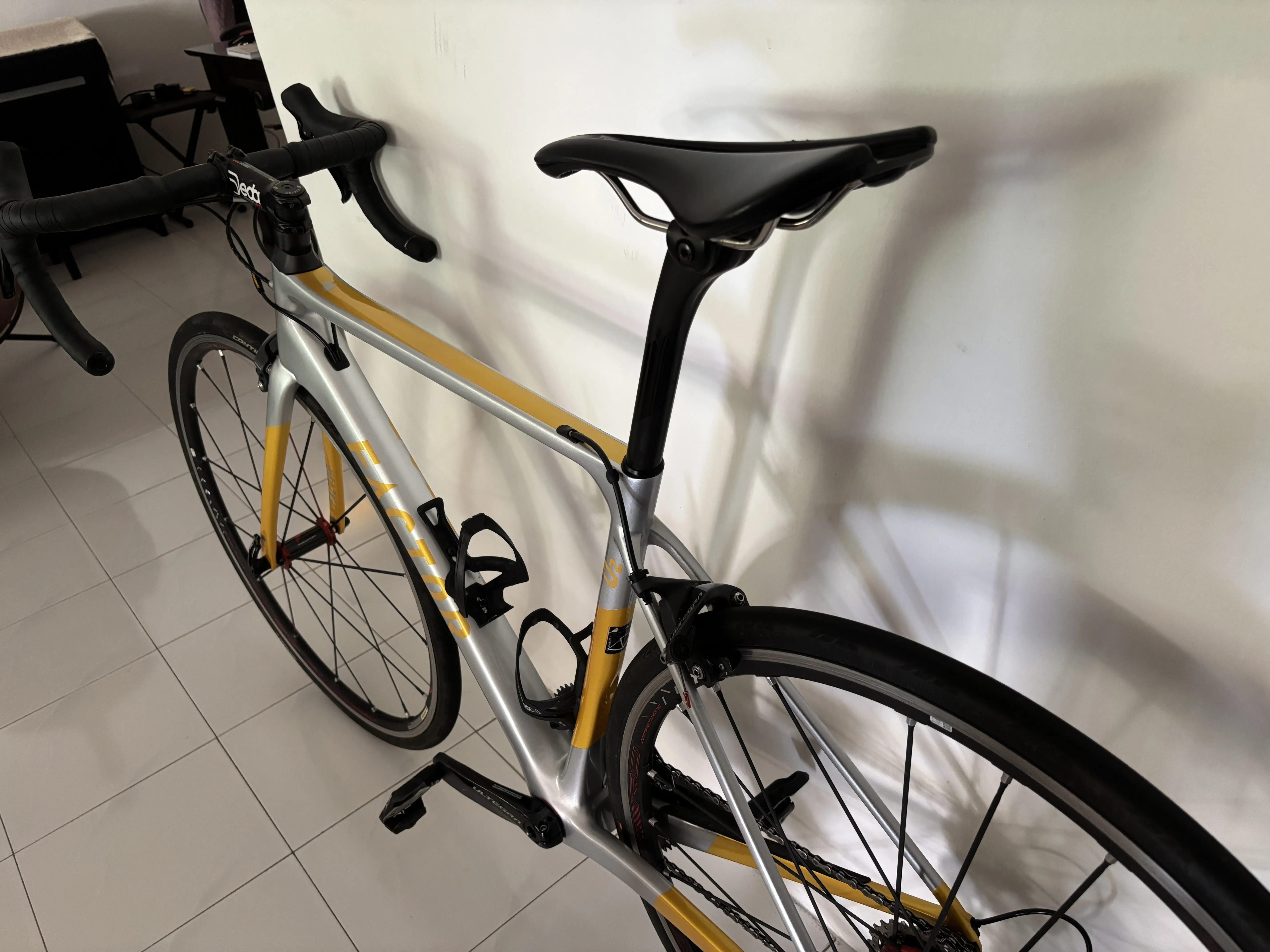 Factor O2 Carbon Road Bike – Size 52