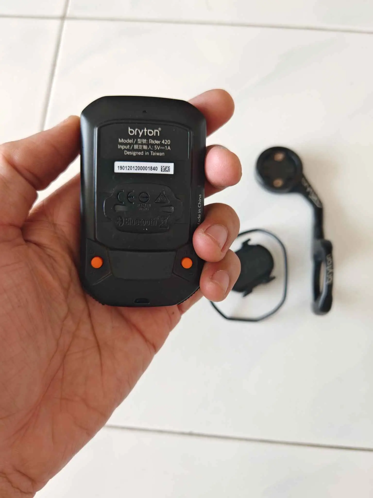 Bryton Ryder 420 + Cadence sensor + Mount (Like New !!)